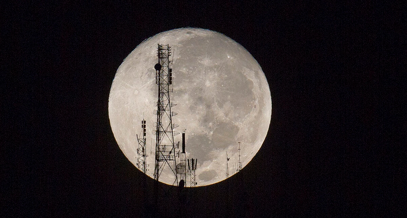 Illustration for article titled Las mejores fotos del eclipse total y la superluna de ayer